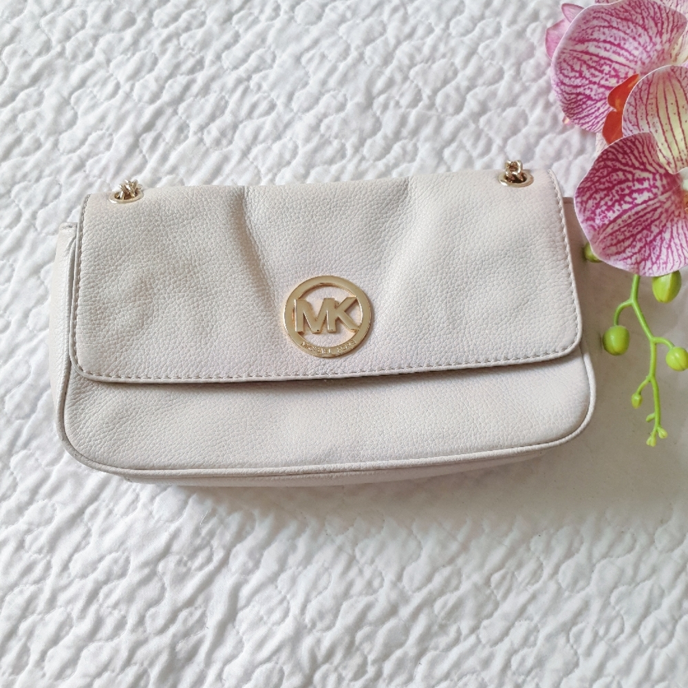 🆕️|1 DAY SALE|• Michael Kors Ivory Bag •
